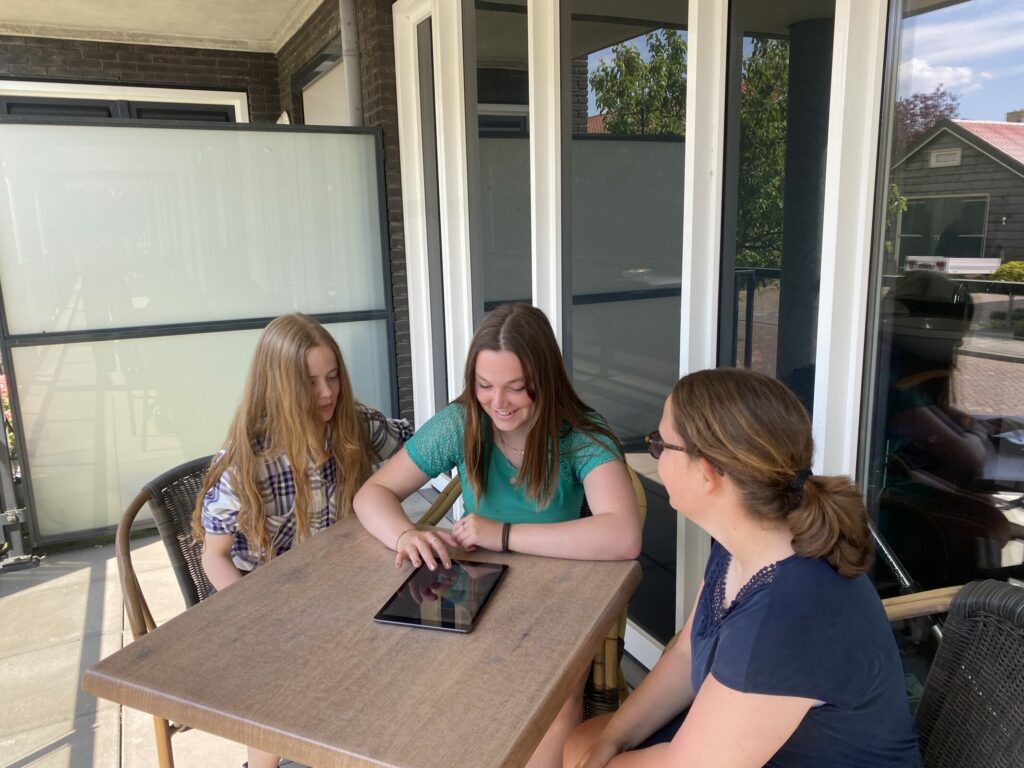 Laurette, Anne Ruth en Romee